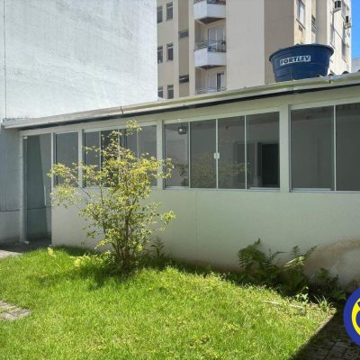 Casa com 400m², 1 quarto, 6 garagens, no bairro Trindade em Florianópolis