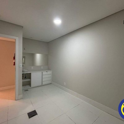 Casa com 400m², 1 quarto, 6 garagens, no bairro Trindade em Florianópolis