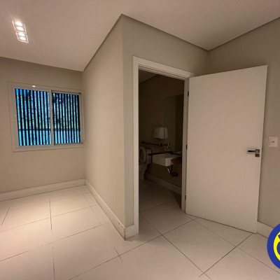 Casa com 400m², 1 quarto, 6 garagens, no bairro Trindade em Florianópolis