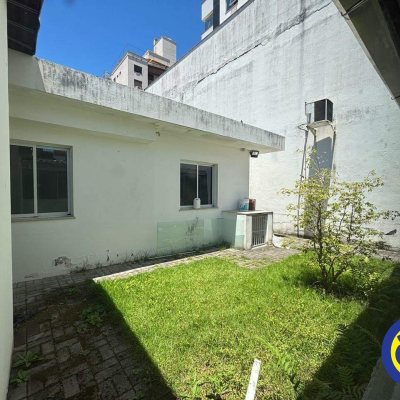 Casa com 400m², 1 quarto, 6 garagens, no bairro Trindade em Florianópolis