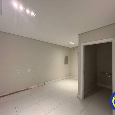 Casa com 400m², 1 quarto, 6 garagens, no bairro Trindade em Florianópolis