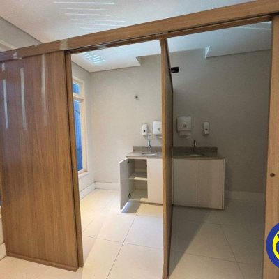 Casa com 400m², 1 quarto, 6 garagens, no bairro Trindade em Florianópolis