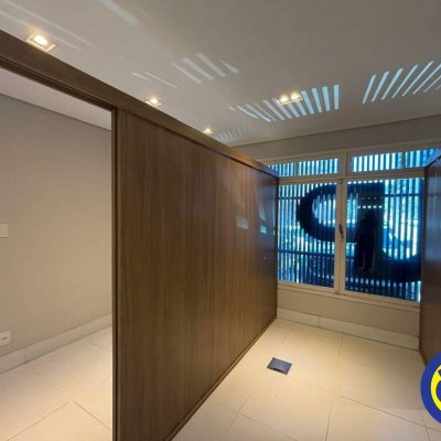 Casa com 400m², 1 quarto, 6 garagens, no bairro Trindade em Florianópolis