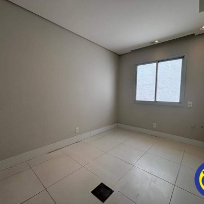 Casa com 400m², 1 quarto, 6 garagens, no bairro Trindade em Florianópolis