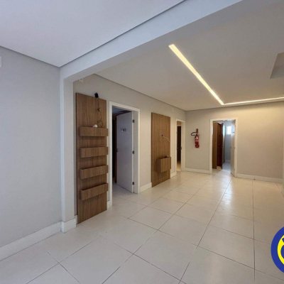 Casa com 400m², 1 quarto, 6 garagens, no bairro Trindade em Florianópolis