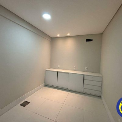Casa com 400m², 1 quarto, 6 garagens, no bairro Trindade em Florianópolis