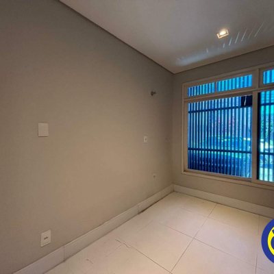 Casa com 400m², 1 quarto, 6 garagens, no bairro Trindade em Florianópolis