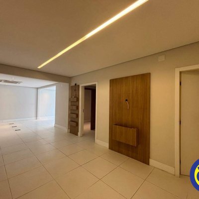 Casa com 400m², 1 quarto, 6 garagens, no bairro Trindade em Florianópolis