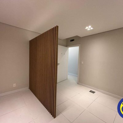 Casa com 400m², 1 quarto, 6 garagens, no bairro Trindade em Florianópolis