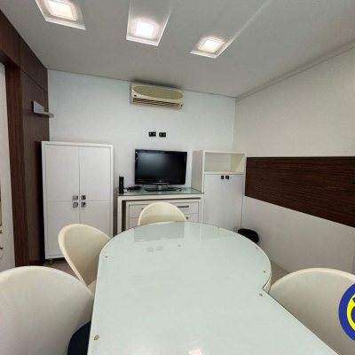 Salas/Conjuntos com 23m², no bairro Centro em Florianópolis