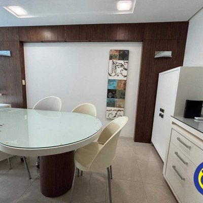 Salas/Conjuntos com 23m², no bairro Centro em Florianópolis