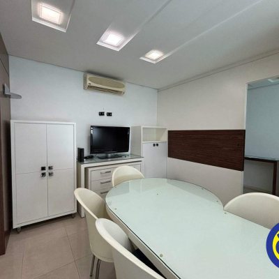 Salas/Conjuntos com 23m², no bairro Centro em Florianópolis
