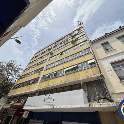 Apartamento com 45m², 1 quarto, no bairro Centro em Florianópolis