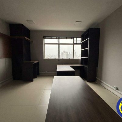 Salas/Conjuntos com 27m², 1 garagem, no bairro Estreito em Florianópolis