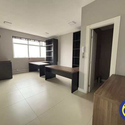 Salas/Conjuntos com 27m², 1 garagem, no bairro Estreito em Florianópolis