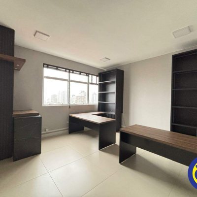 Salas/Conjuntos com 27m², 1 garagem, no bairro Estreito em Florianópolis