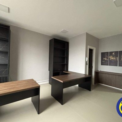 Salas/Conjuntos com 27m², 1 garagem, no bairro Estreito em Florianópolis