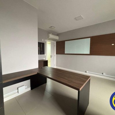 Salas/Conjuntos com 27m², 1 garagem, no bairro Estreito em Florianópolis