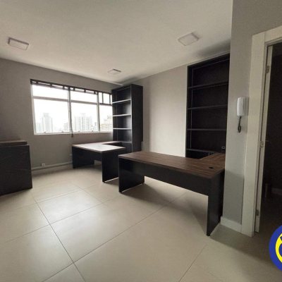 Salas/Conjuntos com 27m², 1 garagem, no bairro Estreito em Florianópolis