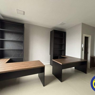 Salas/Conjuntos com 27m², 1 garagem, no bairro Estreito em Florianópolis