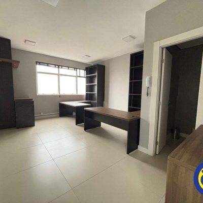 Salas/Conjuntos com 27m², 1 garagem, no bairro Estreito em Florianópolis