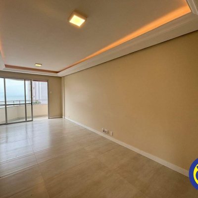 Apartamento com 123m², 3 quartos, 1 suíte, 2 garagens, no bairro Centro em Florianópolis