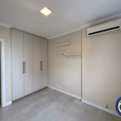 Apartamento com 123m², 3 quartos, 1 suíte, 2 garagens, no bairro Centro em Florianópolis