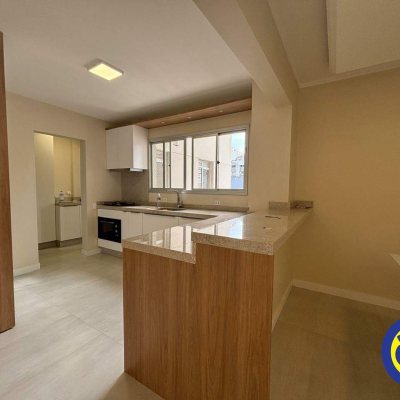 Apartamento com 123m², 3 quartos, 1 suíte, 2 garagens, no bairro Centro em Florianópolis