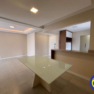 Apartamento com 123m², 3 quartos, 1 suíte, 2 garagens, no bairro Centro em Florianópolis