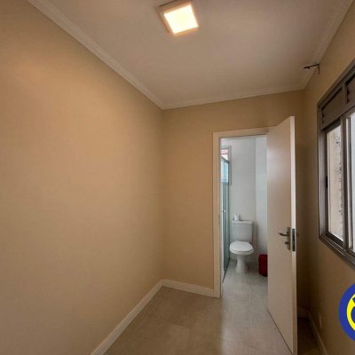 Apartamento com 123m², 3 quartos, 1 suíte, 2 garagens, no bairro Centro em Florianópolis