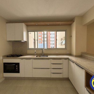 Apartamento com 123m², 3 quartos, 1 suíte, 2 garagens, no bairro Centro em Florianópolis