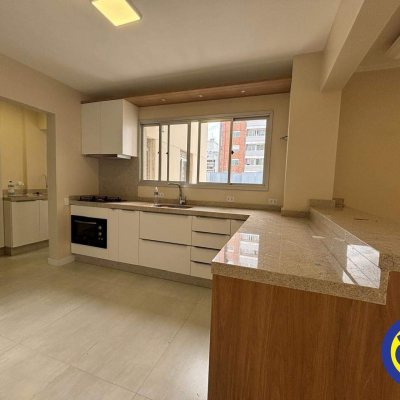 Apartamento com 123m², 3 quartos, 1 suíte, 2 garagens, no bairro Centro em Florianópolis