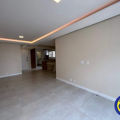 Apartamento com 123m², 3 quartos, 1 suíte, 2 garagens, no bairro Centro em Florianópolis