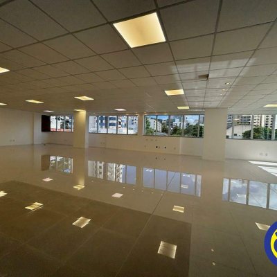 Salas/Conjuntos com 211m², 5 garagens, no bairro Centro em Florianópolis