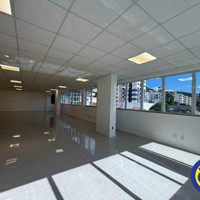 Salas/Conjuntos com 211m², 5 garagens, no bairro Centro em Florianópolis