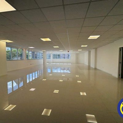 Salas/Conjuntos com 211m², 5 garagens, no bairro Centro em Florianópolis