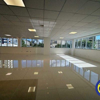 Salas/Conjuntos com 211m², 5 garagens, no bairro Centro em Florianópolis
