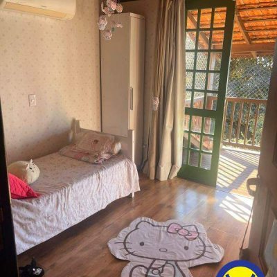 Casa com 225m², 4 quartos, 1 suíte, 2 garagens, no bairro Agronômica em Florianópolis