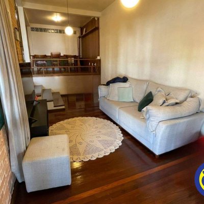 Casa com 225m², 4 quartos, 1 suíte, 2 garagens, no bairro Agronômica em Florianópolis