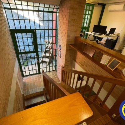 Casa com 225m², 4 quartos, 1 suíte, 2 garagens, no bairro Agronômica em Florianópolis