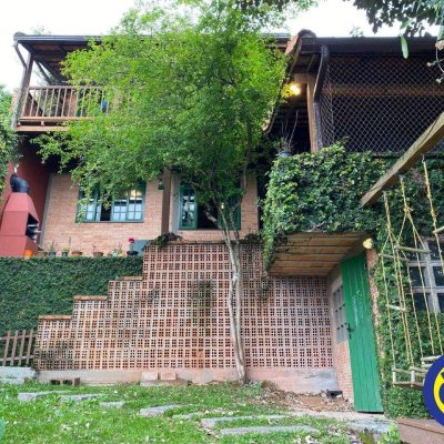 Casa com 225m², 4 quartos, 1 suíte, 2 garagens, no bairro Agronômica em Florianópolis
