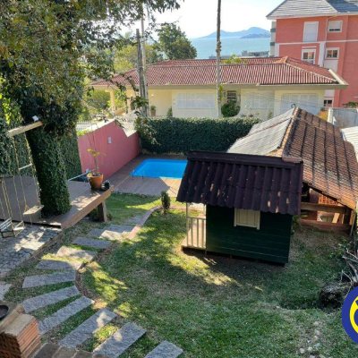 Casa com 225m², 4 quartos, 1 suíte, 2 garagens, no bairro Agronômica em Florianópolis