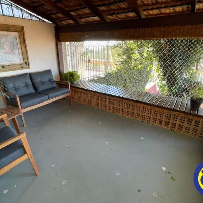 Casa com 225m², 4 quartos, 1 suíte, 2 garagens, no bairro Agronômica em Florianópolis