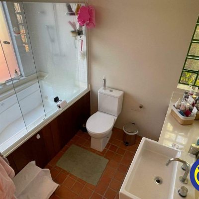 Casa com 225m², 4 quartos, 1 suíte, 2 garagens, no bairro Agronômica em Florianópolis