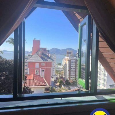 Casa com 225m², 4 quartos, 1 suíte, 2 garagens, no bairro Agronômica em Florianópolis