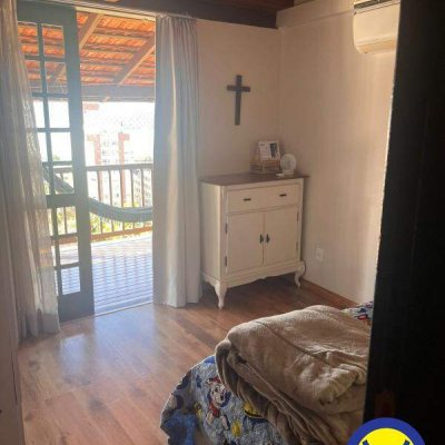 Casa com 225m², 4 quartos, 1 suíte, 2 garagens, no bairro Agronômica em Florianópolis