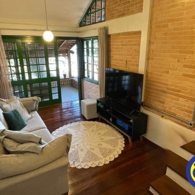 Casa com 225m², 4 quartos, 1 suíte, 2 garagens, no bairro Agronômica em Florianópolis