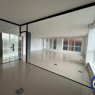 Salas/Conjuntos com 79m², 1 garagem, no bairro Trindade em Florianópolis