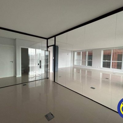 Salas/Conjuntos com 79m², 1 garagem, no bairro Trindade em Florianópolis