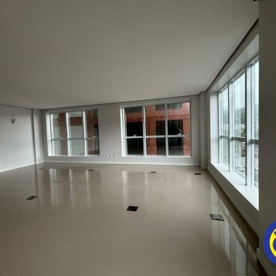 Salas/Conjuntos com 79m², 1 garagem, no bairro Trindade em Florianópolis